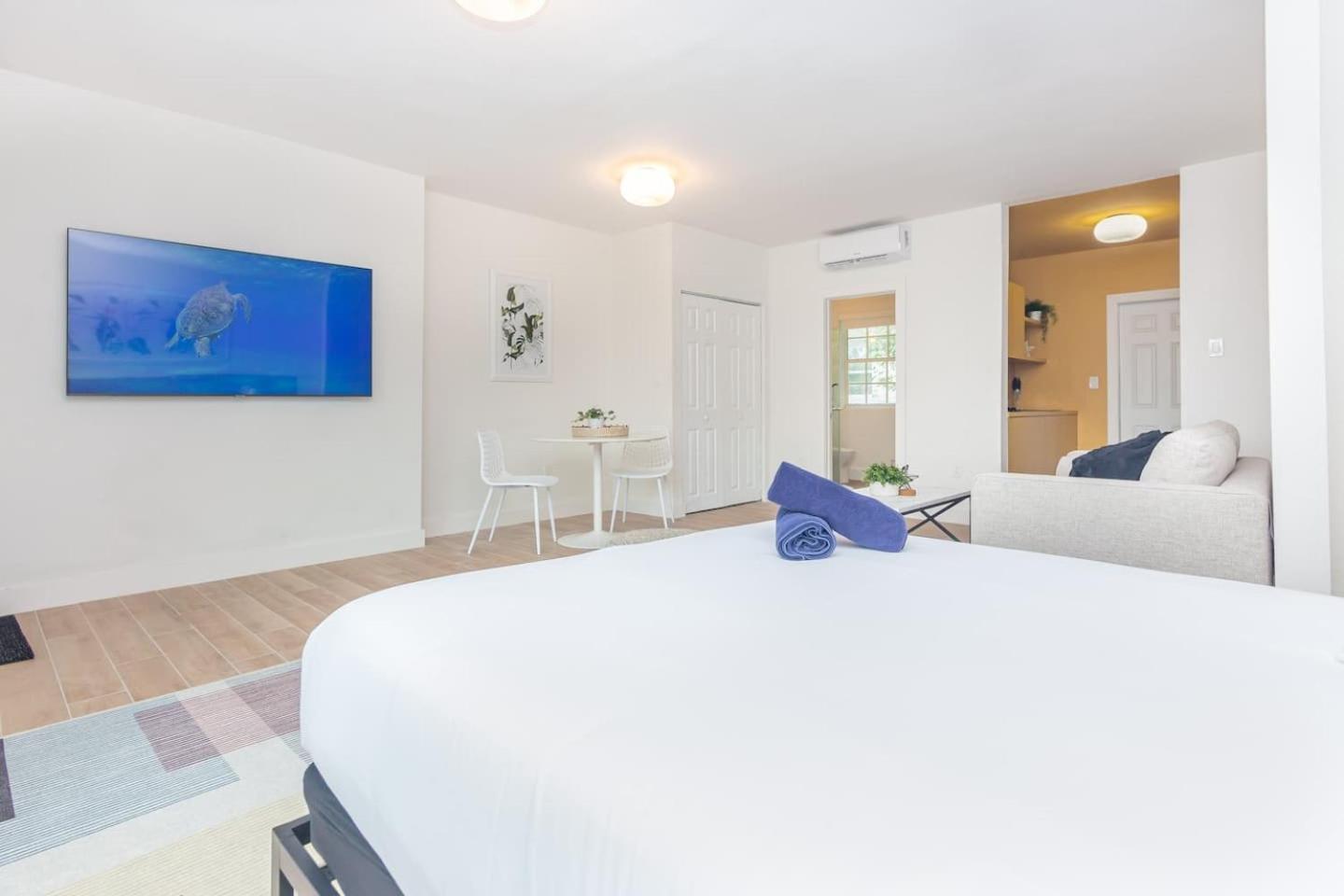 Large Stylish Studio Apartment In El Portal #3 マイアミ エクステリア 写真