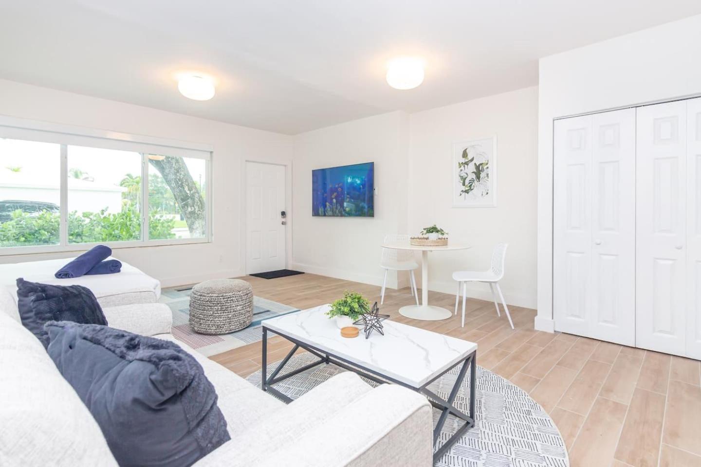 Large Stylish Studio Apartment In El Portal #3 マイアミ エクステリア 写真