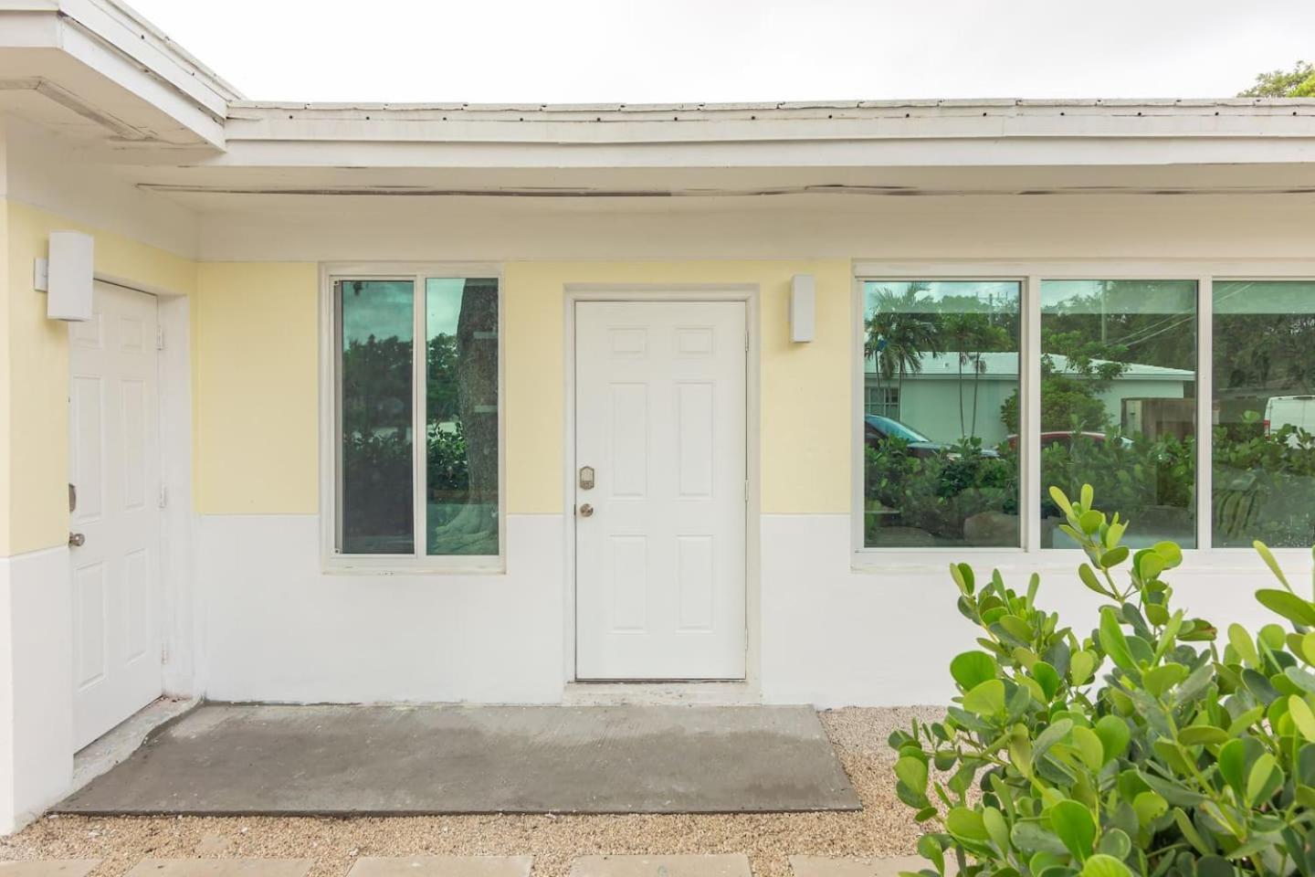 Large Stylish Studio Apartment In El Portal #3 マイアミ エクステリア 写真