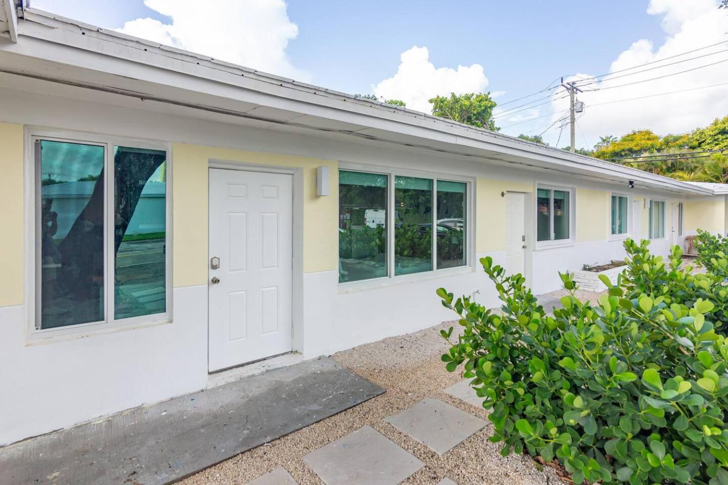 Large Stylish Studio Apartment In El Portal #3 マイアミ エクステリア 写真