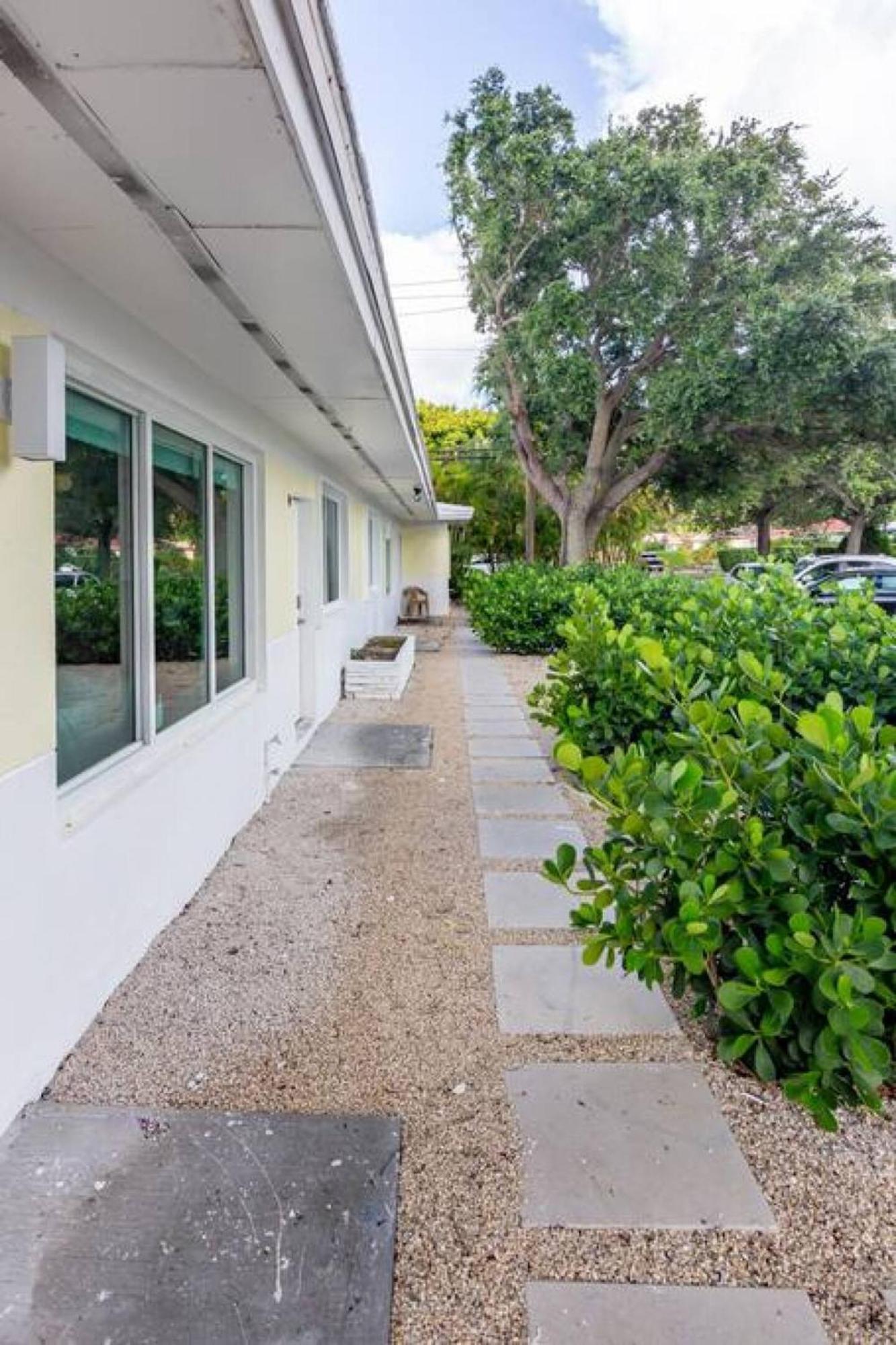 Large Stylish Studio Apartment In El Portal #3 マイアミ エクステリア 写真